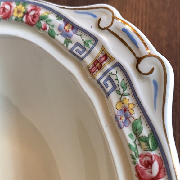 GRINDLEY - Vintage 50’s Cream Petal Serve Bowl - Picture 2 of 4